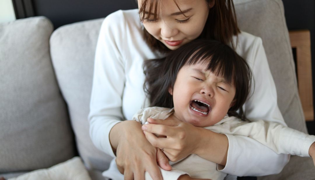 Calm Is Contagious: Evidence-Based De‑escalation for Parents and Teachers